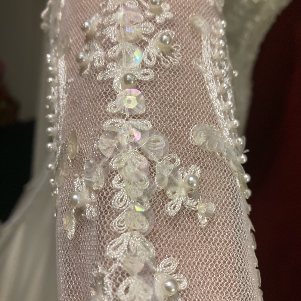 Vintage Ivory Satin and Lace Wedding Gown - Picture 10 of 16